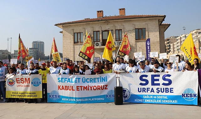 Topçu Meydanı'nda halaylı eylem