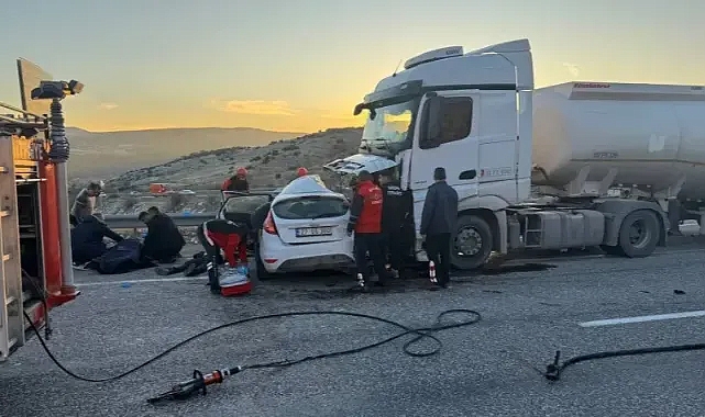 Yakıt tankeri ile otomobil çarpıştı: Kazada ölenlerin sayısı 4’e yükseldi