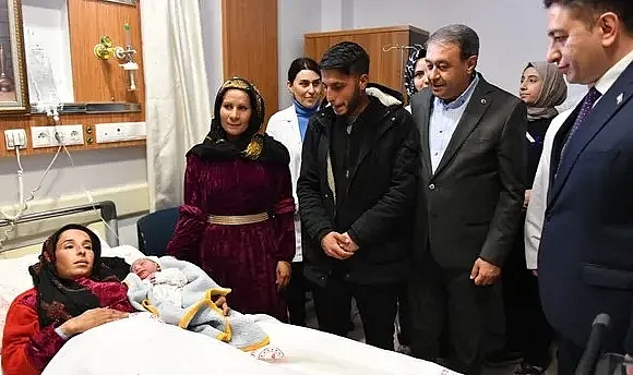 Yılın ilk bebeğine ilk hediyeler Validen