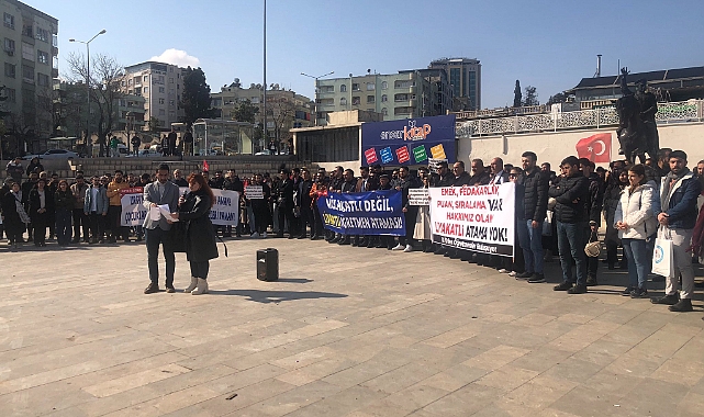 Atama bekleyen öğretmenler Topçu Meydanında ses yükseltti