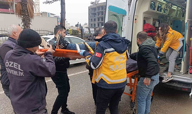 Hafif ticari araç otobüse çarptı: 1 yaralı