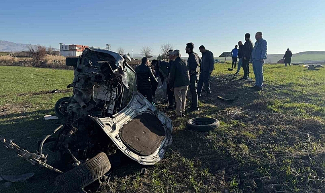 Takla atan otomobil hurdaya döndü: 2 yaralı