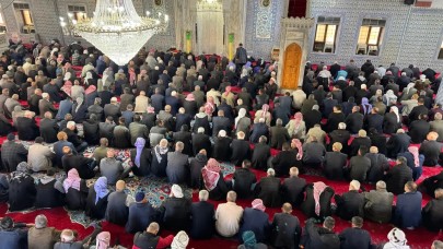 Ramazan’ın ilk cumasında Dergah doldu taştı