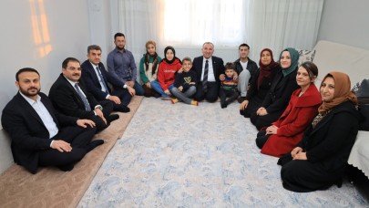 Bozdağ Urfalı ailenin iftar sofrasına katıldı