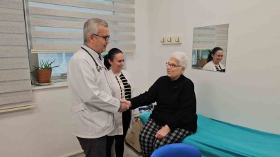 Bir hastanın kalbine ulaşan cisim ameliyatsız şekilde çıkarıldı