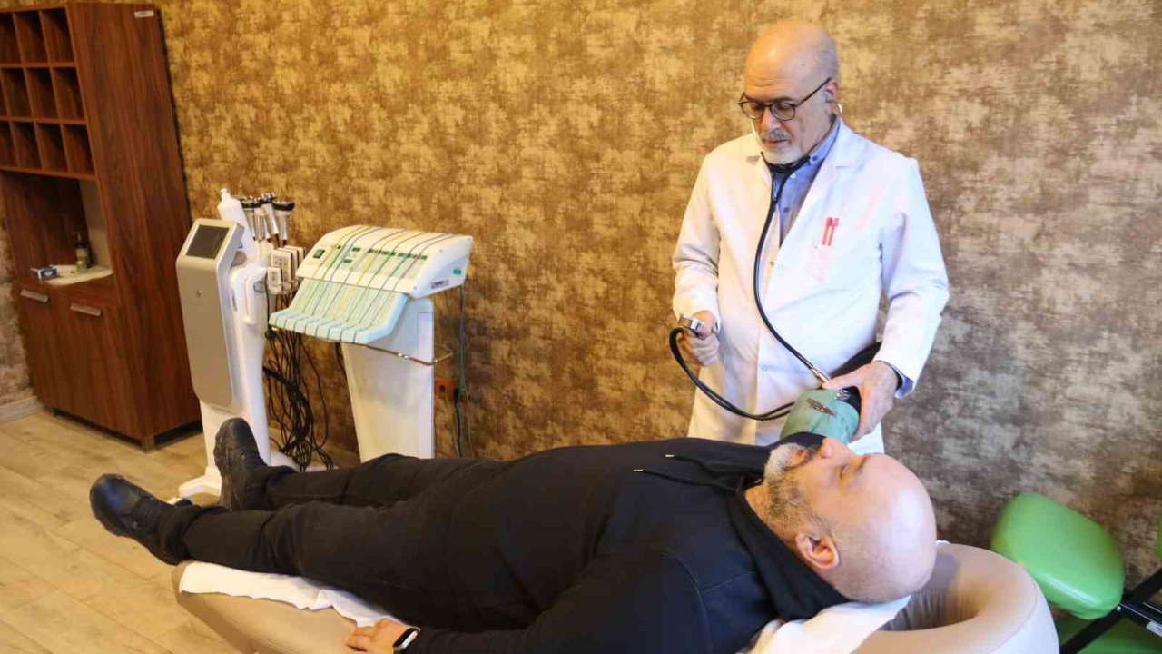 Üç kat artan obezite hastalığını yok etmek için lipoliz ve akupunktur tedavisi