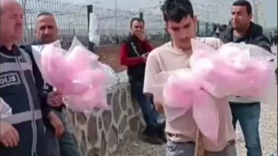 Şırnak’ta Polisler çocuklara pamuk şeker dağıttı