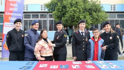 Jandarmadan özel çocuklara eğlenceli tanıtım etkinliği