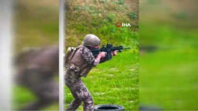 Özel harekat polislerinden nefes kesen gösteri