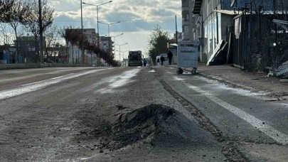 Adıyaman’da bozulan asfalt yol kazalara davetiye çıkarıyor.