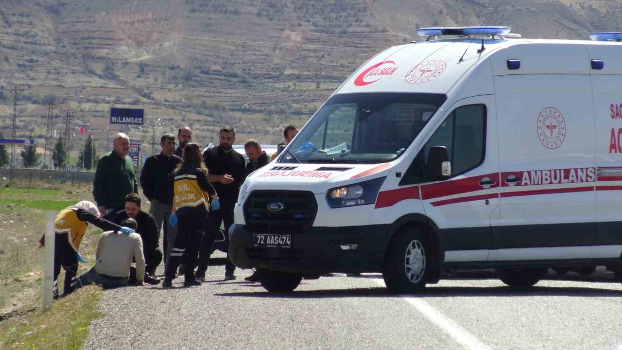 Kereste yüklü panelvan devrildi: 1 yaralı