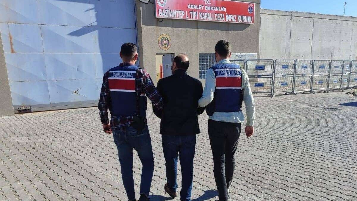 Dolandırıcılık suçundan aranan 2 şahıs yakalandı
