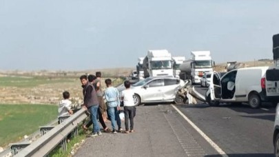 Şanlıurfa'da iki otomobil çarpıştı: Yaralılar var