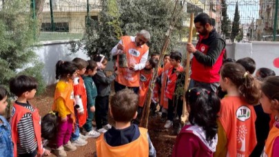 Minik eller geleceğe nefes oluyor