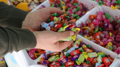 Uzmanı uyardı: "Dişlerinizin çürümesini istemiyorsanız şekerden sonra peynir yiyin"