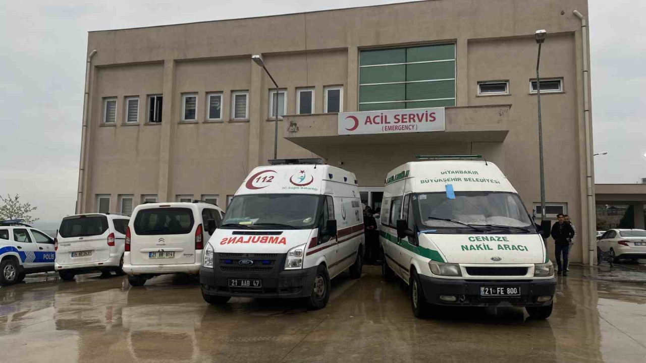 Bayramlaşmaya giden arkadaş grubu kaza yaptı: 1 ölü, 6 yaralı