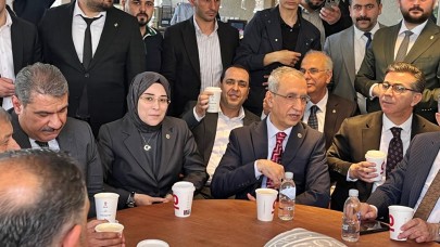 AK Partililer bayram kahvesinde bir araya geldi