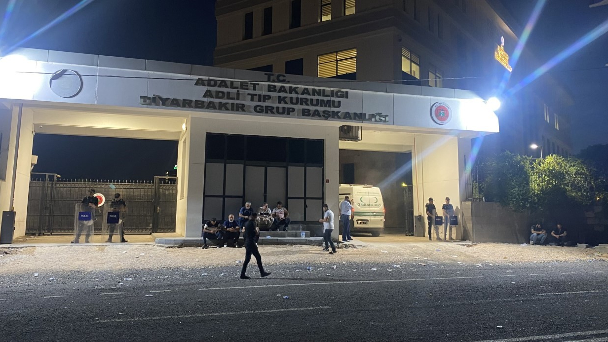 Bir kadın evinde ölü bulundu, kocası gözaltına alındı