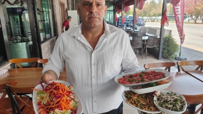 Hem yazar hem garson hem de gazi