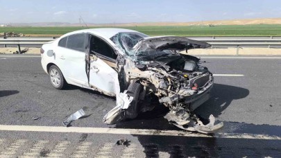 Otomobil Kazası: Bariyerlere Çarpan Sürücü Yaralandı