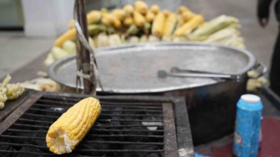 Erkenci süt mısır tezgahta: Közde 60, haşlamada 50 TL