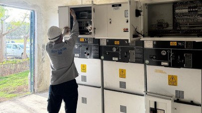 Hırsızlar Şanlıurfa'da resmi kurumları elektriksiz bıraktı