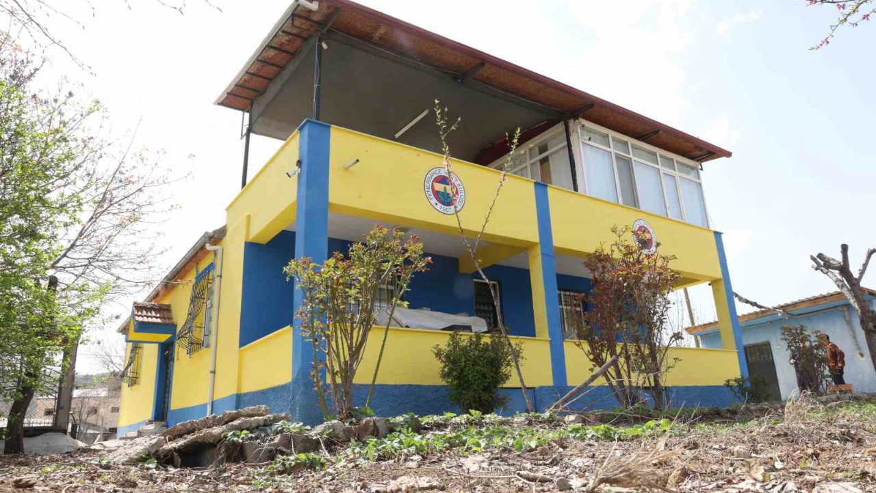 Mehmet dedenin sarı-lacivert evi gündem oldu