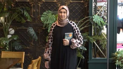 Dışlandığı başörtüsüyle, bugün gençlere yol gösteriyor