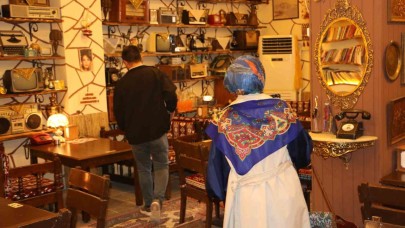 Diyarbakır’da Bir Kafede 3 Bin Tarihi Eser Sergileniyor