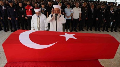 Şehit polis Esat Koyuncu’nun naaşı Adana’da toprağa verildi