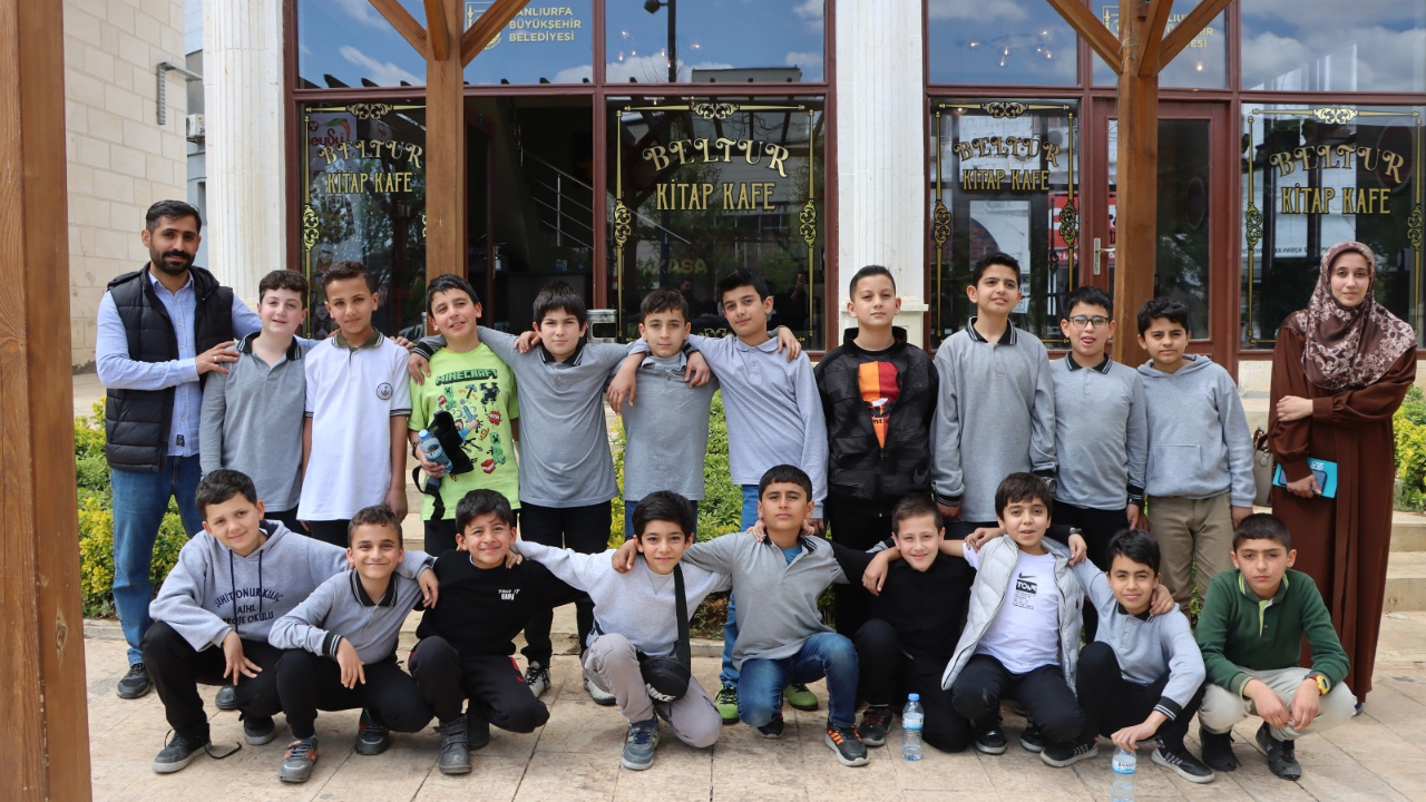 OKUMA SEVGİSİ KİTAP KAFE’DE FİLİZLENİYOR
