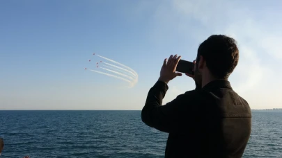 Türk Yıldızları’nın gösterisi Mersinlileri hayran bıraktı