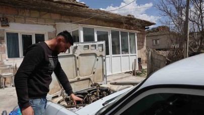 Otomobili muayeneden geçen vatandaş, sevincini zurna ile kutladı