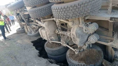Hatay Dörtyol’da Yol Çöktü