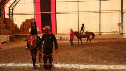 23 Nisan coşkusunu Diyarbakır Hipodromu’nda yaşandı