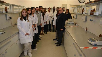 Geleceğin eczacıları kendi pastillerini üretti