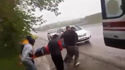 Araç şarampole yuvarlandı: 3 yaralı