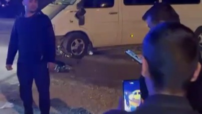 Minibüs ile motosiklet çarpıştı: 1 yaralı