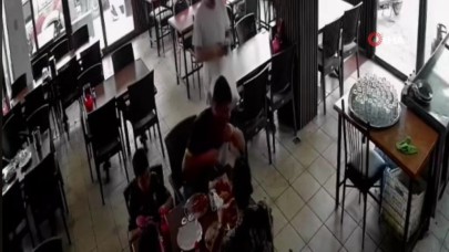 Yemek yerken boğazına lokma kaçan genç Heimlich manevrasıyla kurtarıldı