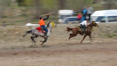 Ciritçi baba dünya evine giren oğlu için düğün ciridi organize etti
