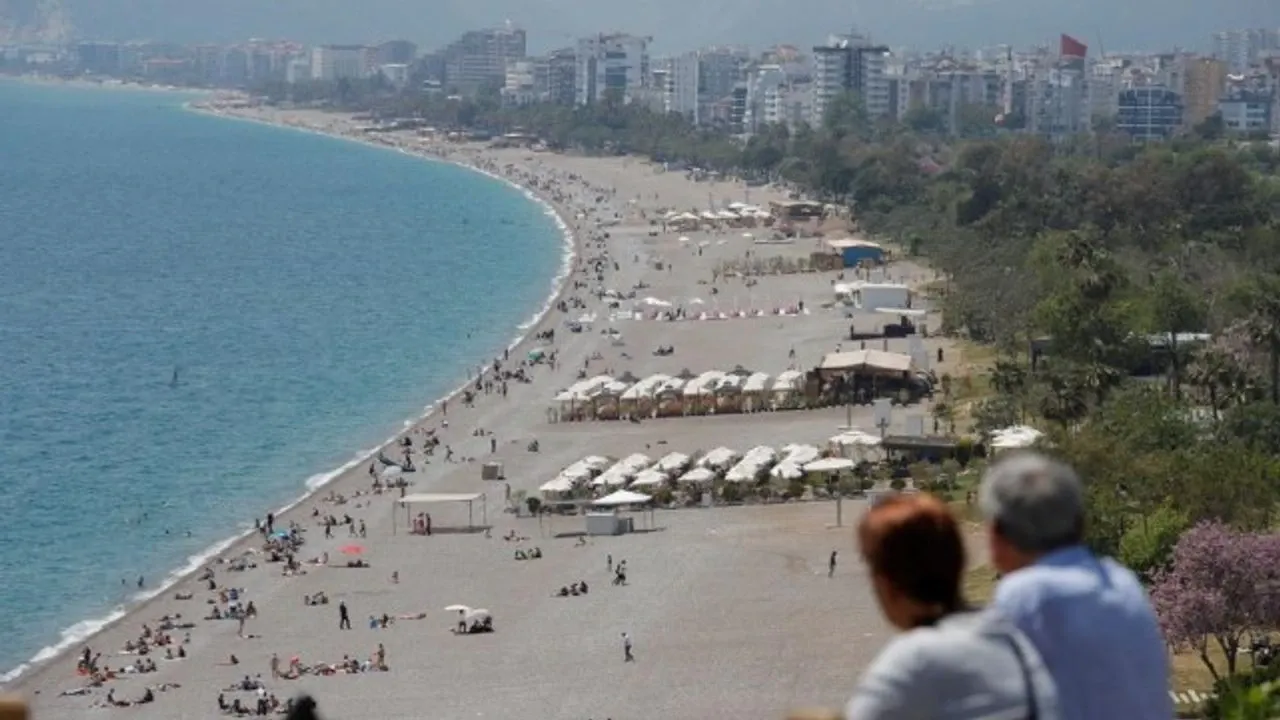 Turizmde birinci çeyrek geliri 9 milyar 451 milyon 244 bin dolar oldu