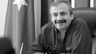 Siyasi Camia, Sırrı Süreyya Önder’i Kaybetmenin Acısını Paylaştı