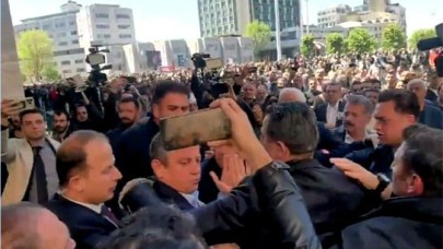 Özgür Özel'e fiziksel saldırı