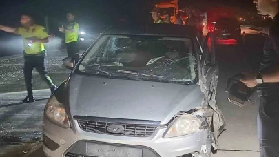 Hafif ticari araç ile otomobil çarpıştı: 6 yaralı