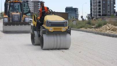 Karaköprü Doğukent'te yolları yeniliyor