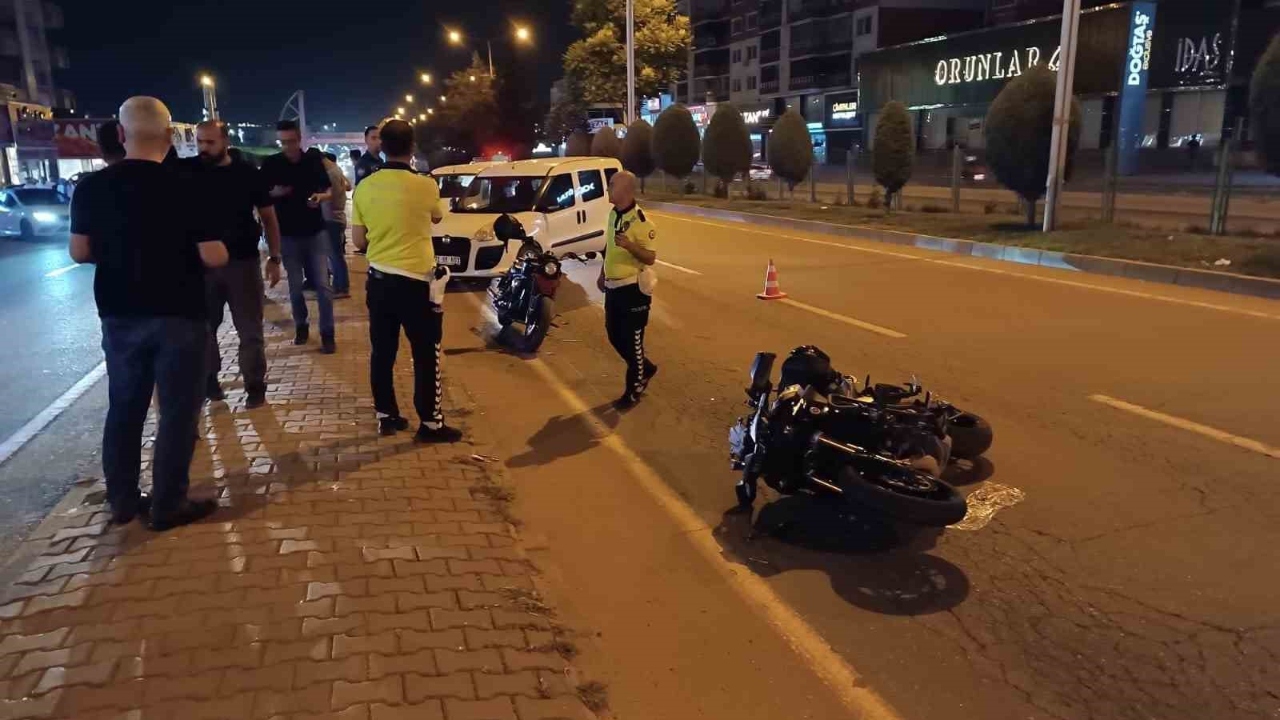 Polis memuru ve eşi motosiklet kazasında yaralandı