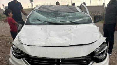 3 Metre Yükseklikten Uçan Otomobilde 3 Yaralı