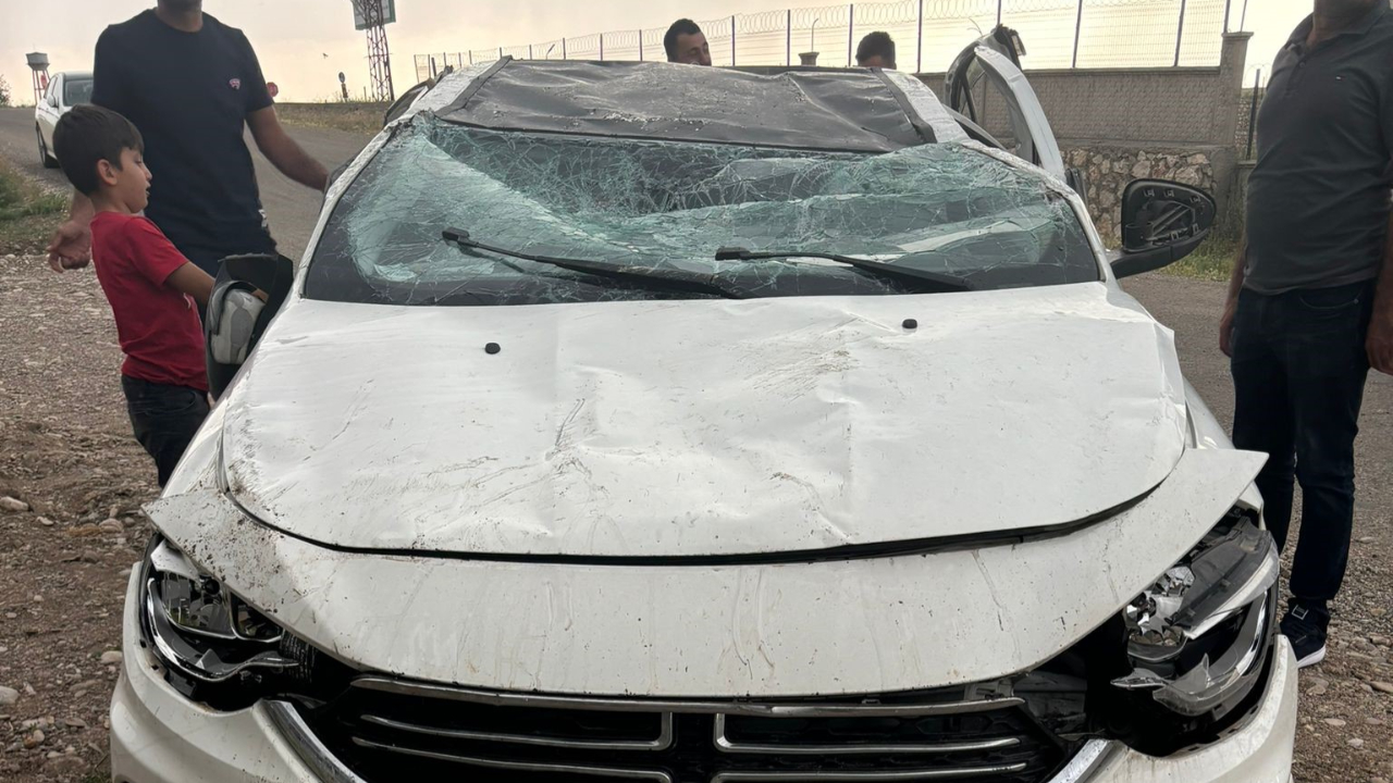 3 Metre Yükseklikten Uçan Otomobilde 3 Yaralı