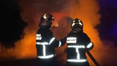 Seyir halindeki tır alev aldı