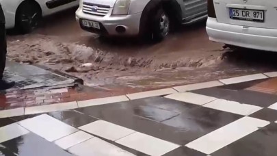 Şanlıurfa'da aniden bastıran yağış sele neden oldu